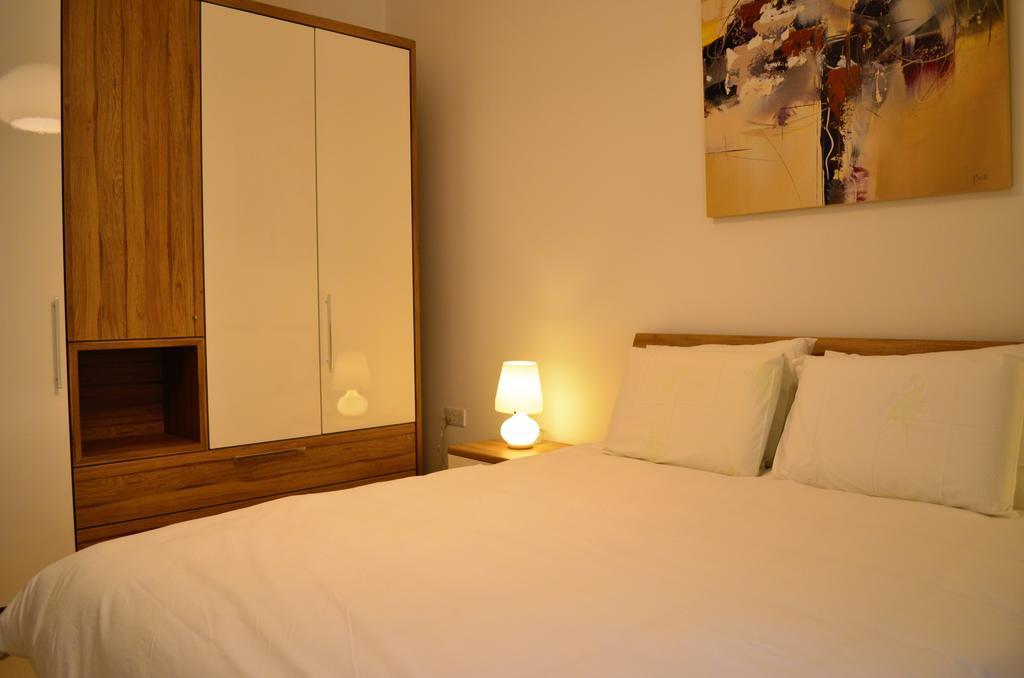 Hepburn Holiday Apartment Birżebbuġa Exteriör bild