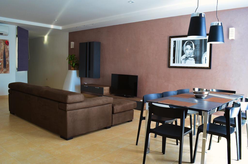 Hepburn Holiday Apartment Birżebbuġa Exteriör bild
